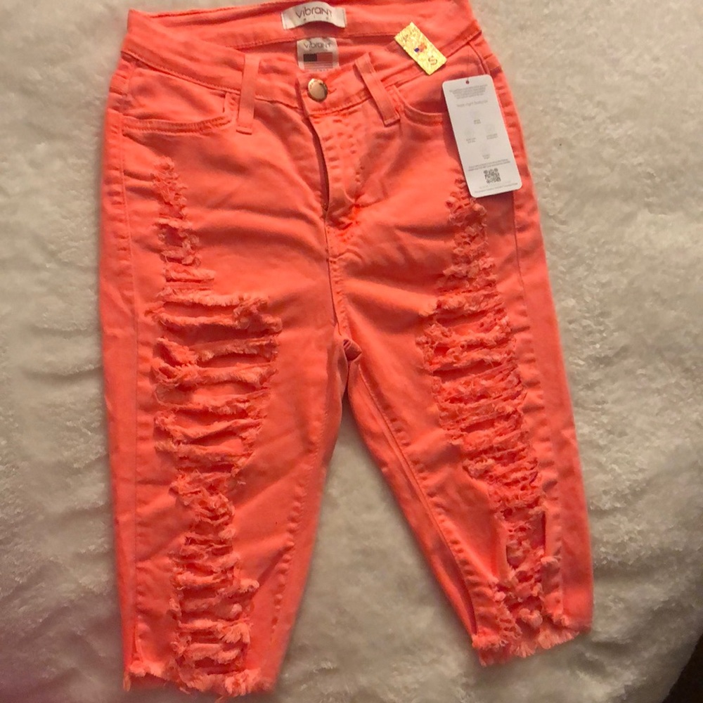 Brand vibrant, women’s size small, Color orange rip jeans.